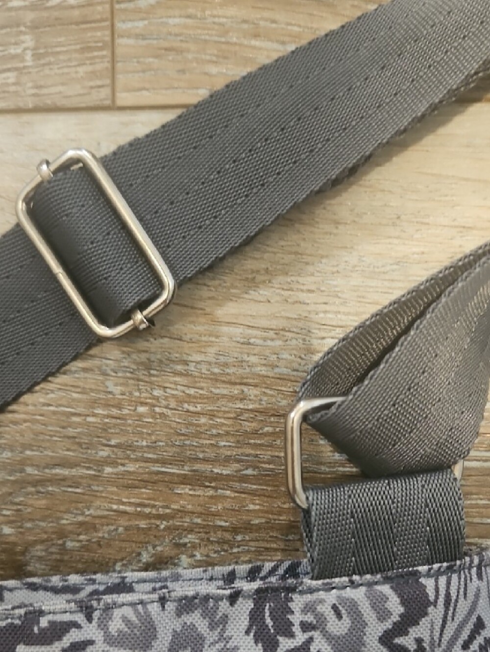 Dakine JoJo Gray Floral Crossbody Bag - Picture 6 of 6